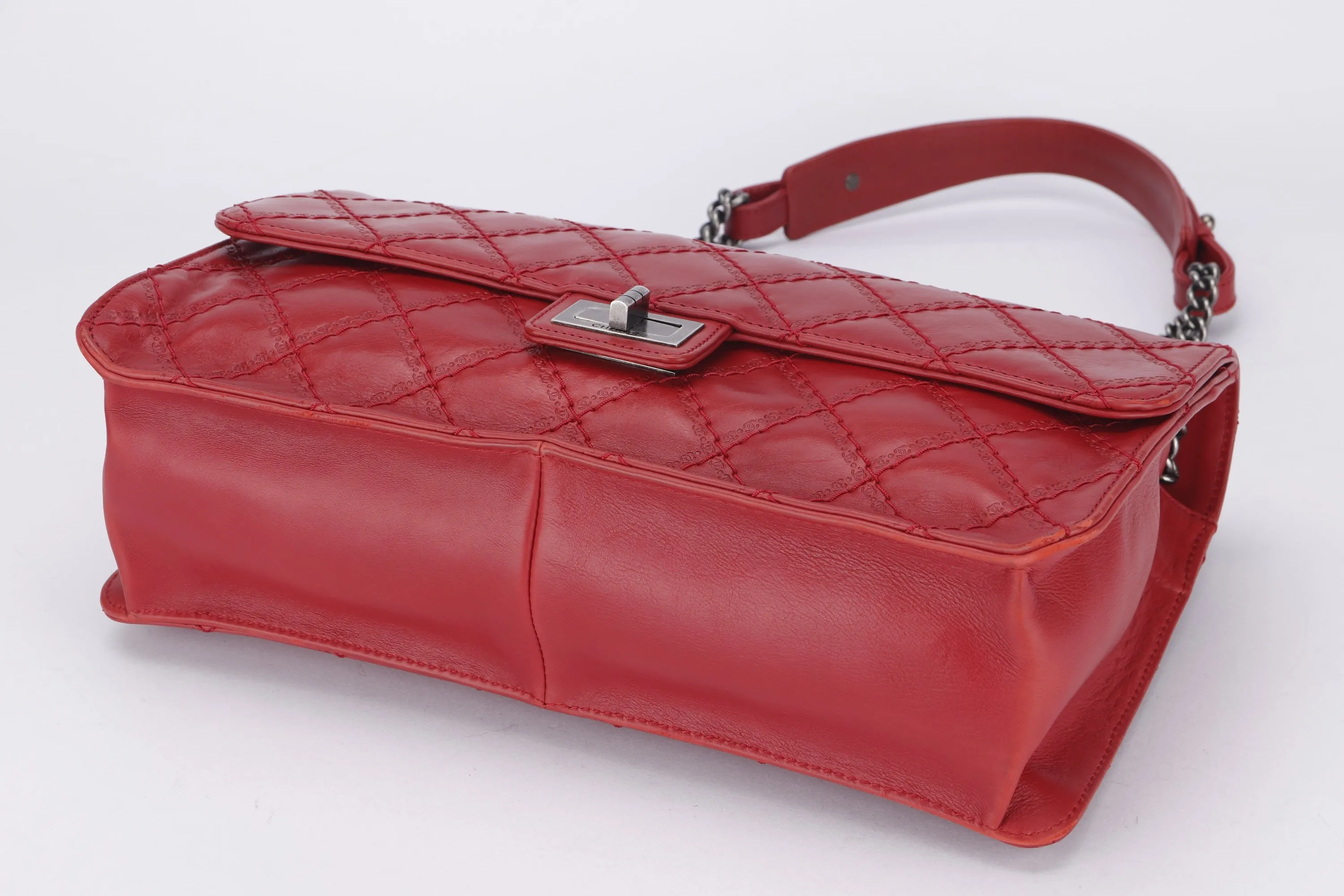 CHANEL REISSUE 226 (1592xxxx) RED CALF LEATHER WITH RUTHENIUM CHAIN, WITH CARD, WITH DUST COVER
