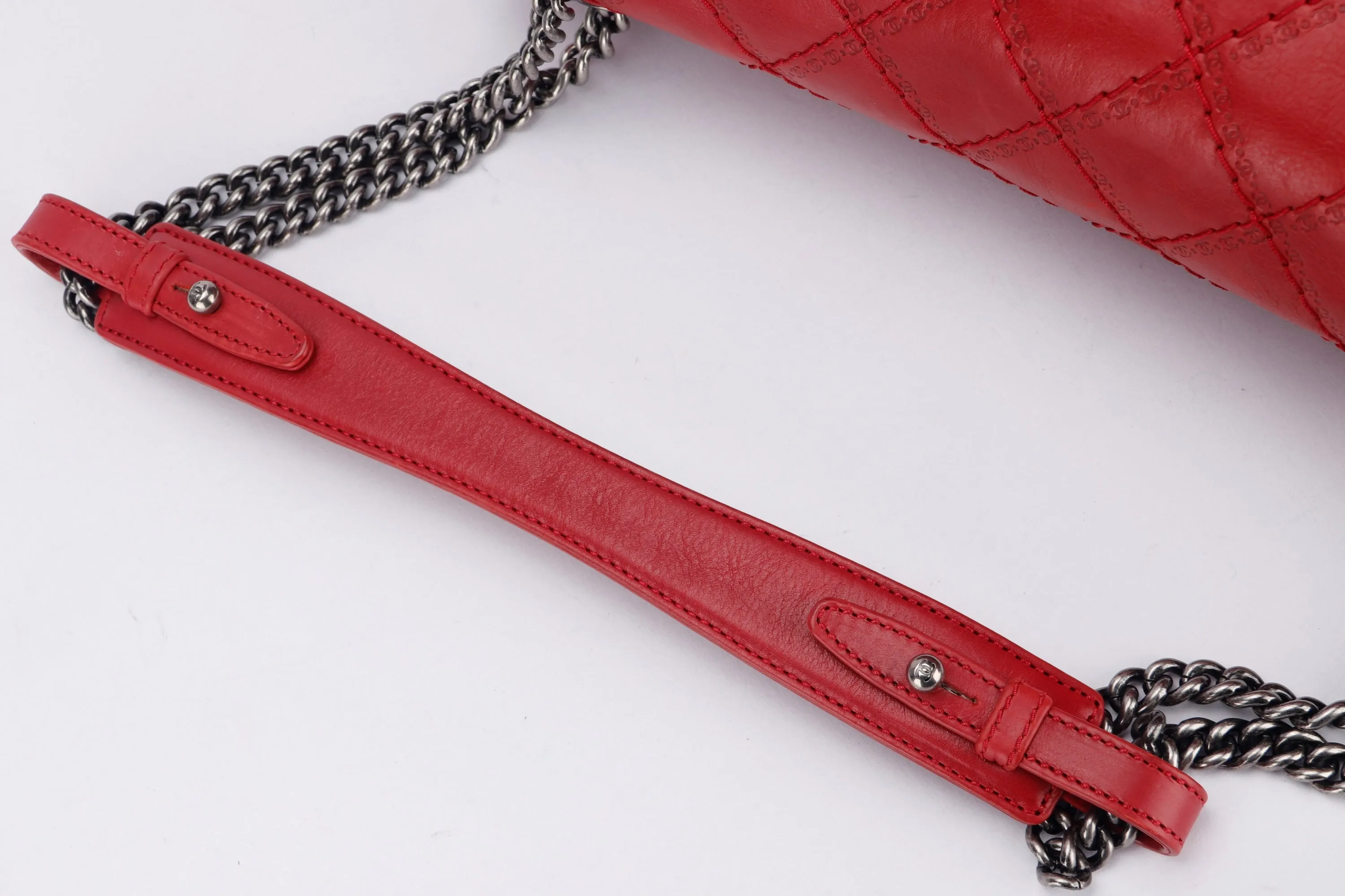 CHANEL REISSUE 226 (1592xxxx) RED CALF LEATHER WITH RUTHENIUM CHAIN, WITH CARD, WITH DUST COVER