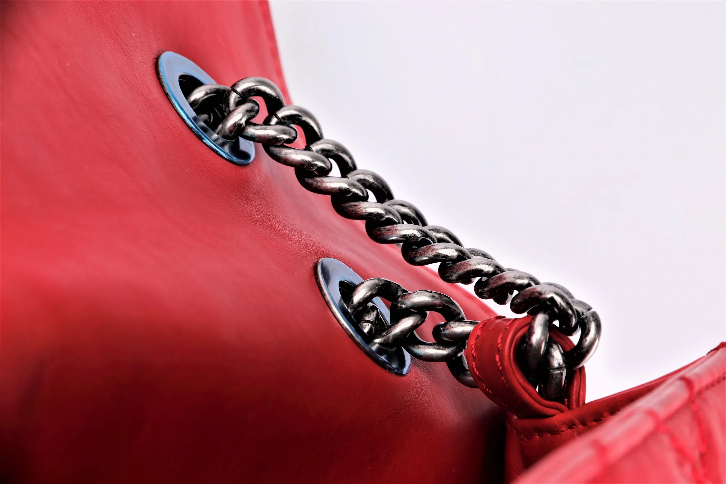 CHANEL REISSUE 226 (1592xxxx) RED CALF LEATHER WITH RUTHENIUM CHAIN, WITH CARD, WITH DUST COVER