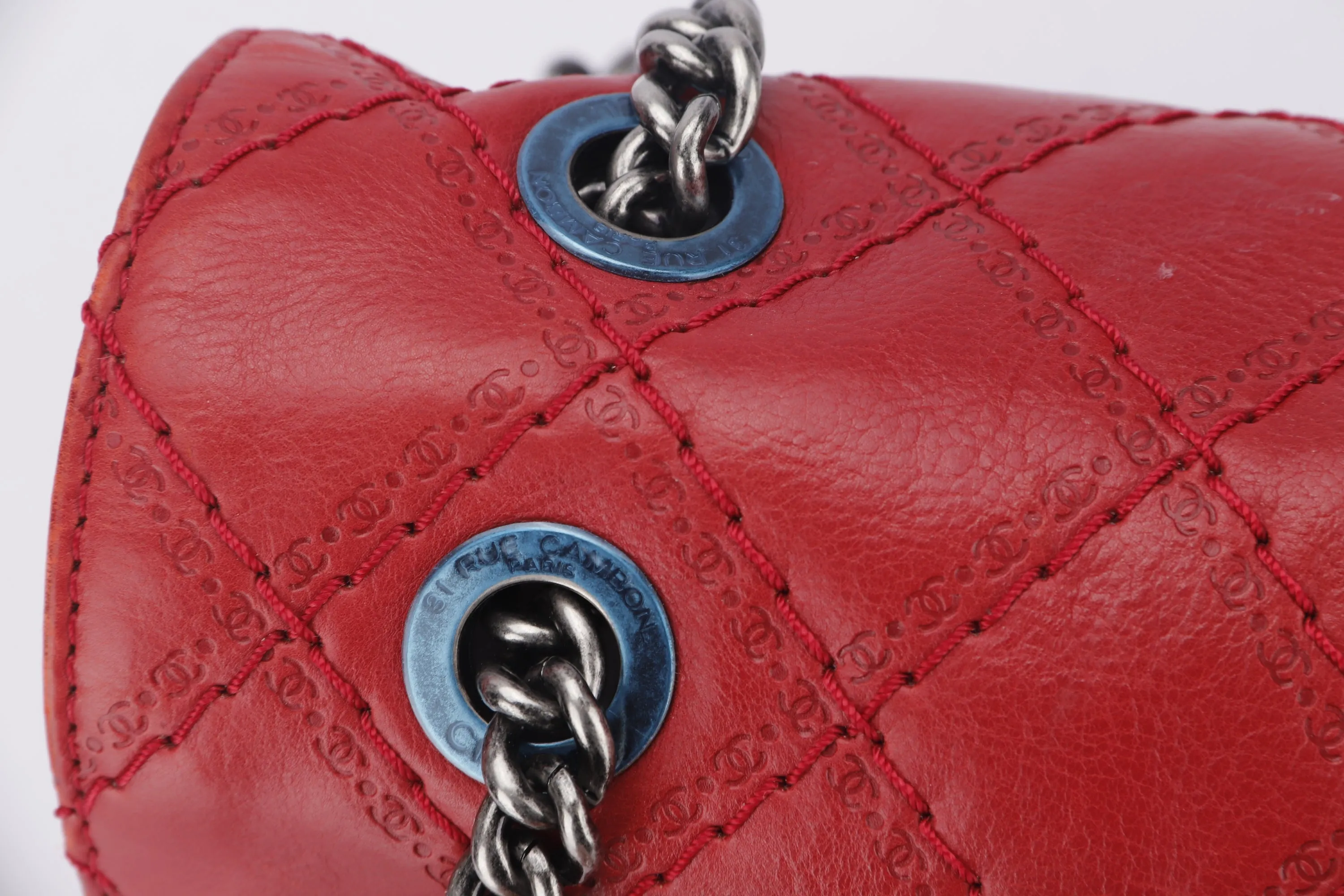 CHANEL REISSUE 226 (1592xxxx) RED CALF LEATHER WITH RUTHENIUM CHAIN, WITH CARD, WITH DUST COVER