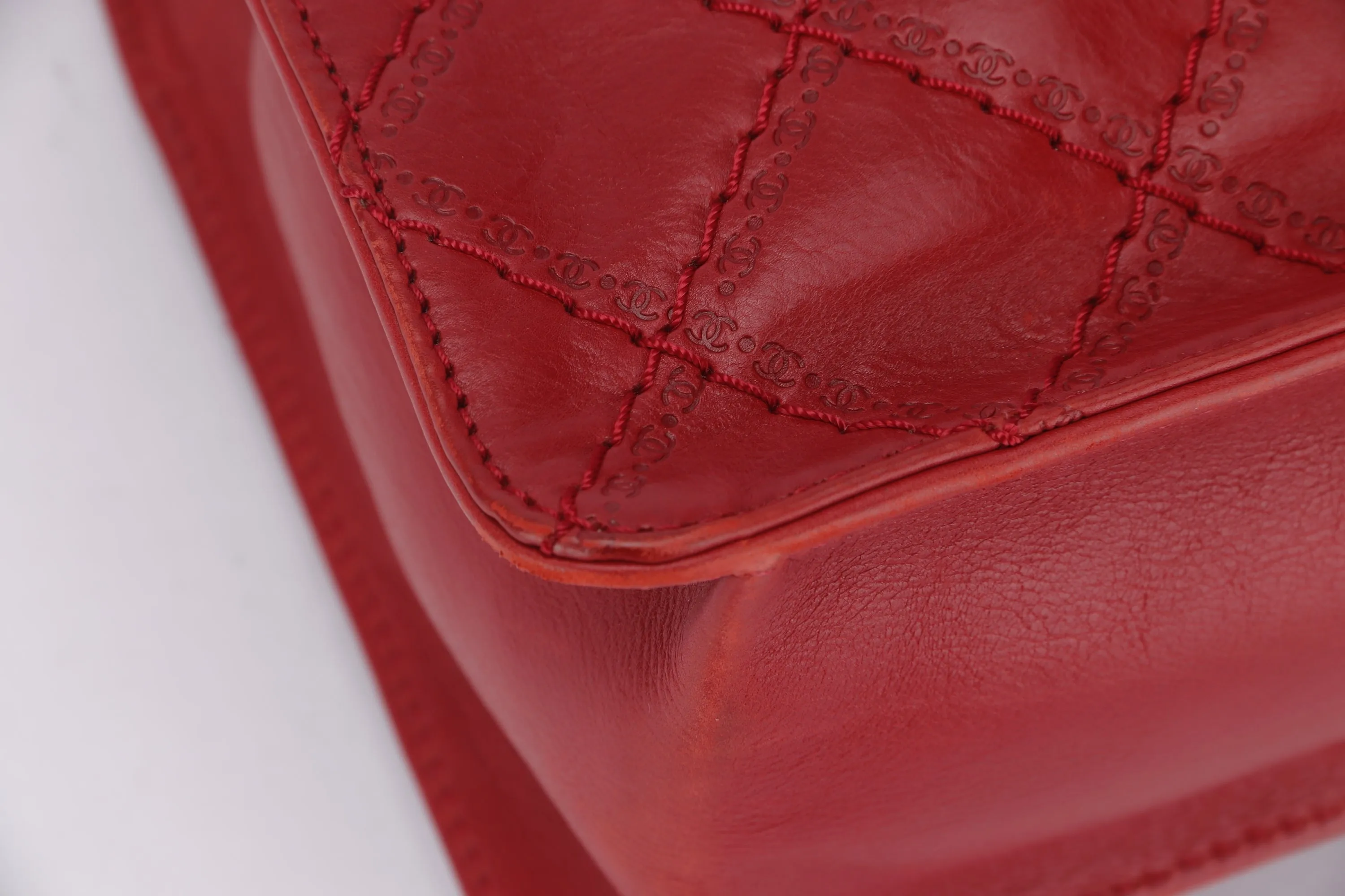 CHANEL REISSUE 226 (1592xxxx) RED CALF LEATHER WITH RUTHENIUM CHAIN, WITH CARD, WITH DUST COVER