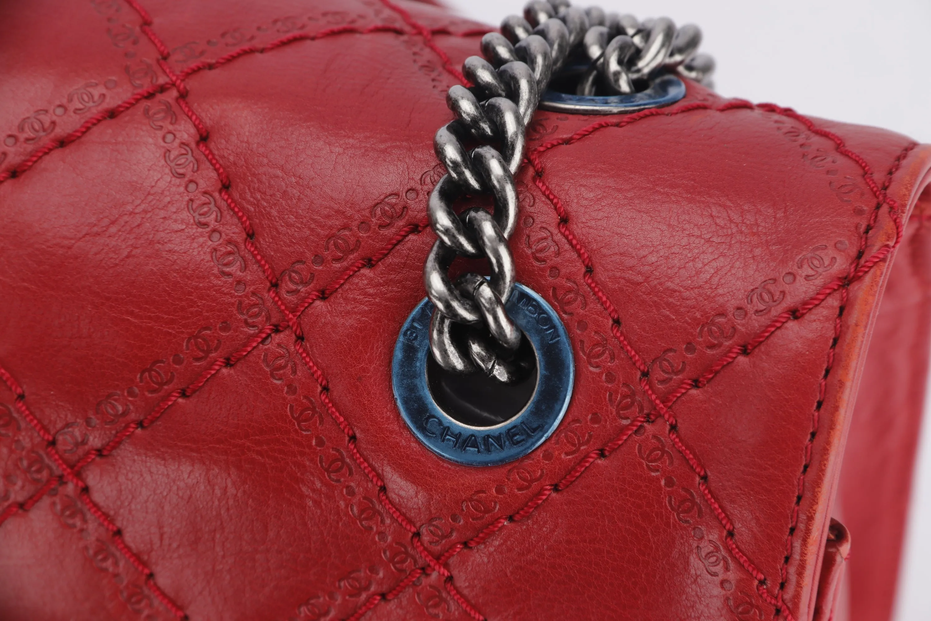 CHANEL REISSUE 226 (1592xxxx) RED CALF LEATHER WITH RUTHENIUM CHAIN, WITH CARD, WITH DUST COVER