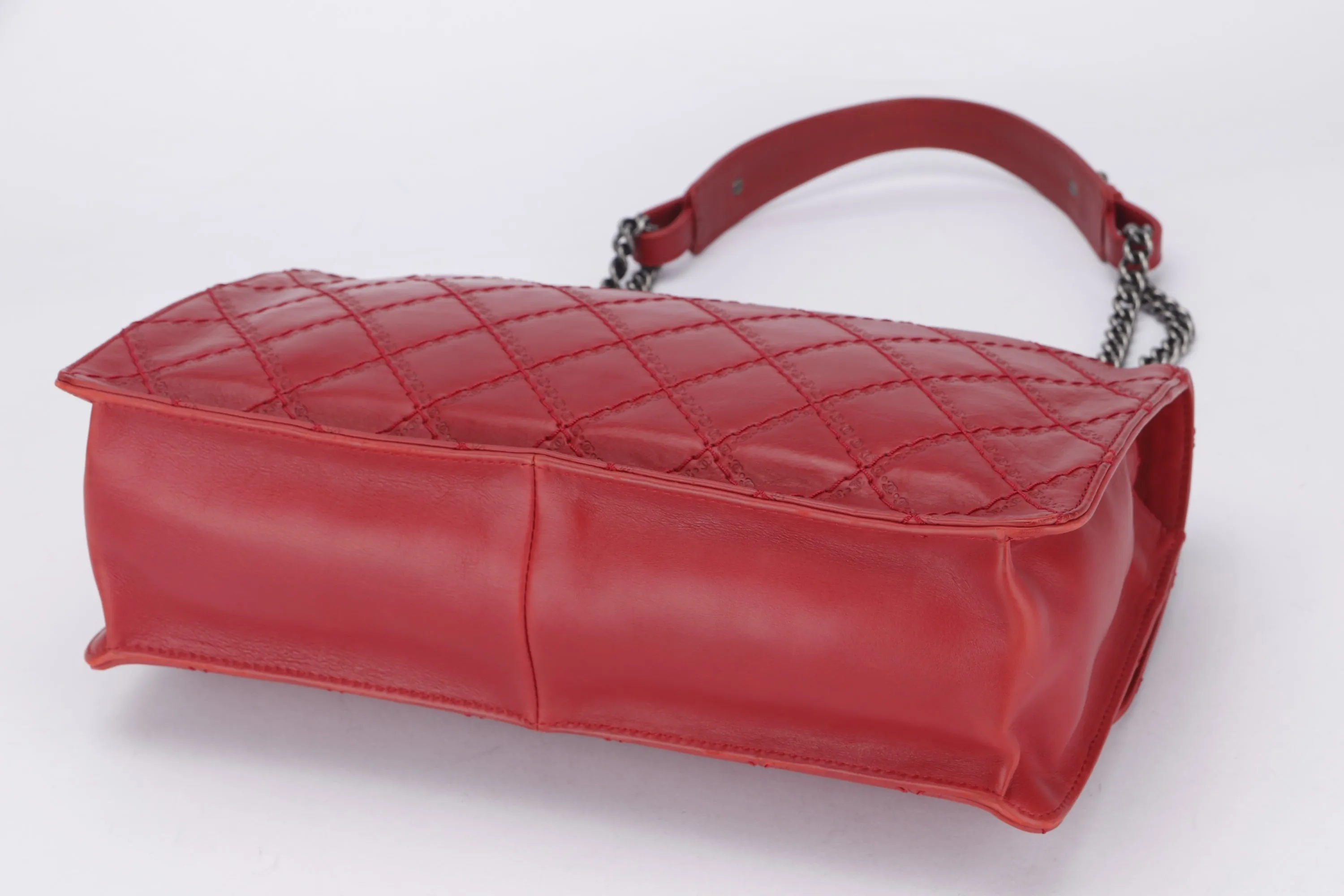 CHANEL REISSUE 226 (1592xxxx) RED CALF LEATHER WITH RUTHENIUM CHAIN, WITH CARD, WITH DUST COVER