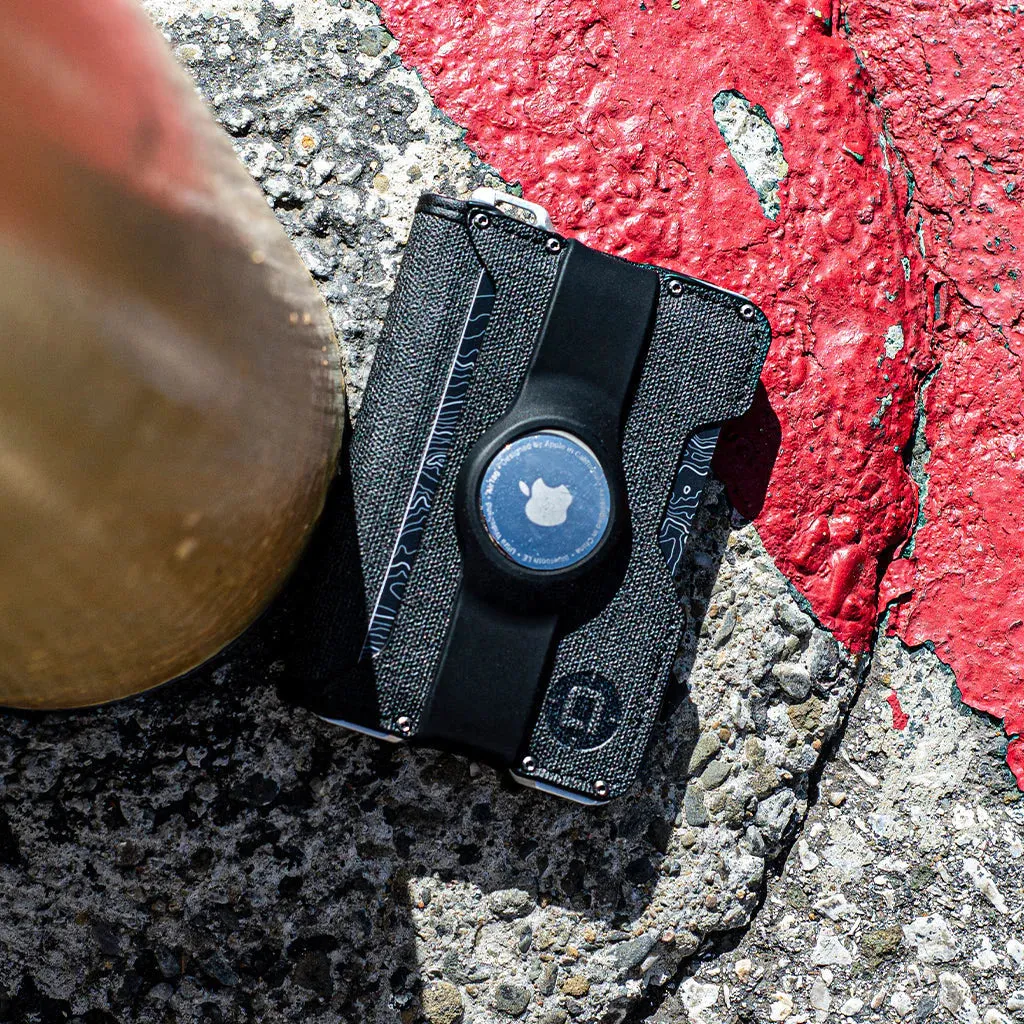 D03 Dapper™ AirTag Wallet